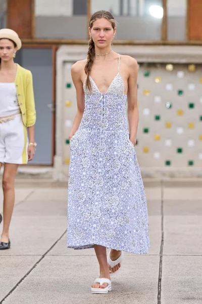 Look 19
